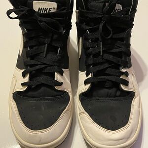 Nike Court Force Black And White Size 9 US 457701-019 High tops